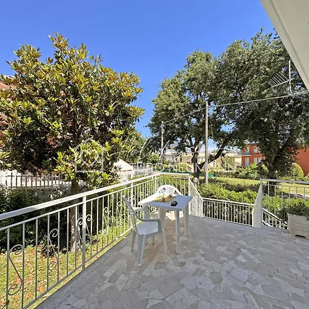 318 - Singola Quadrilocale A Con Terrazzo E Giardino, A 350 Mt Dal Mare - Spiaggia Inclusa Nel Prezzo * Marcelli