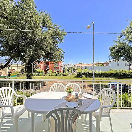 318 - Singola Quadrilocale A Con Terrazzo E Giardino, A 350 Mt Dal Mare - Spiaggia Inclusa Nel Prezzo Feriehus